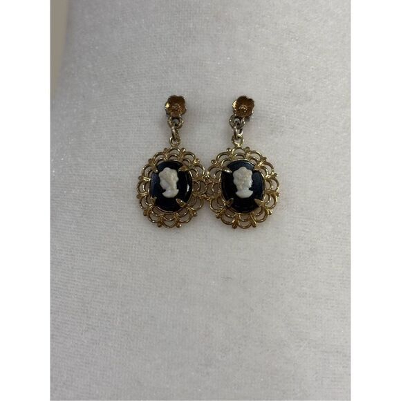 Vtg Cameo dangle earrings. - Picture 1 of 5